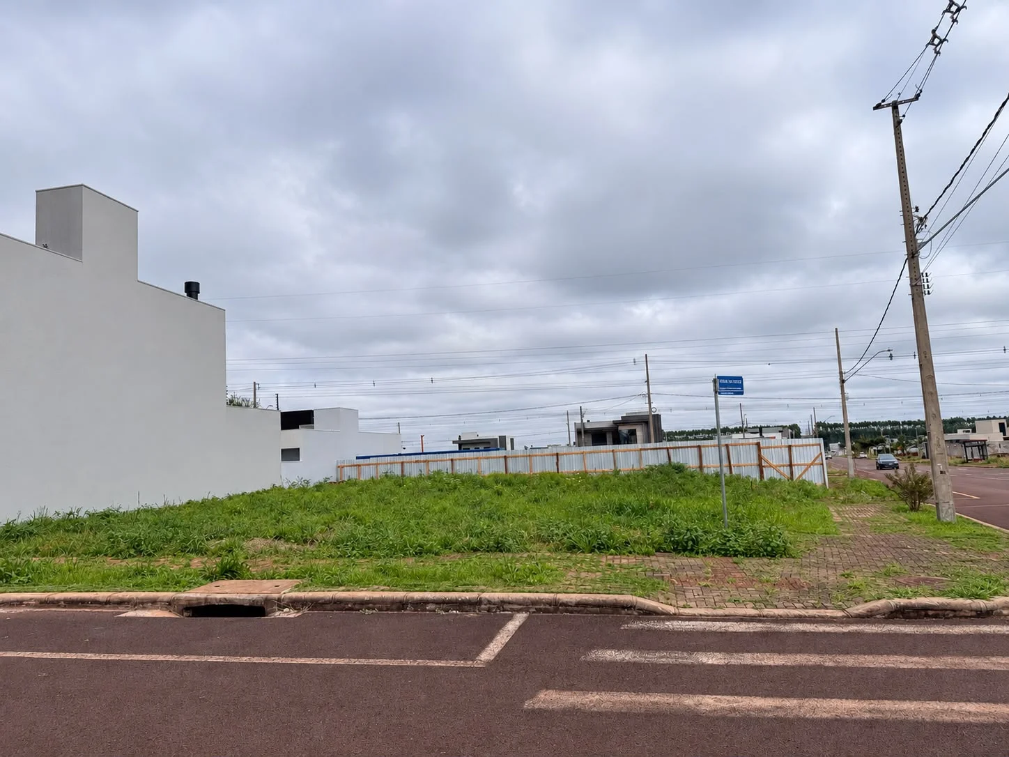 Terreno à venda no Colinas Tropical