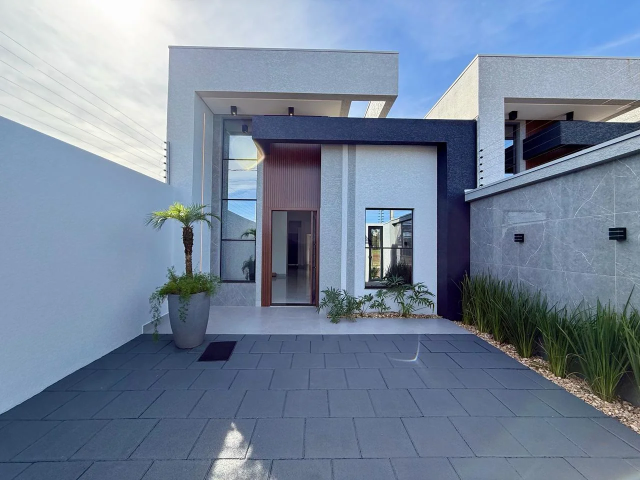 Casa com 02 quartos + 01 suíte para venda