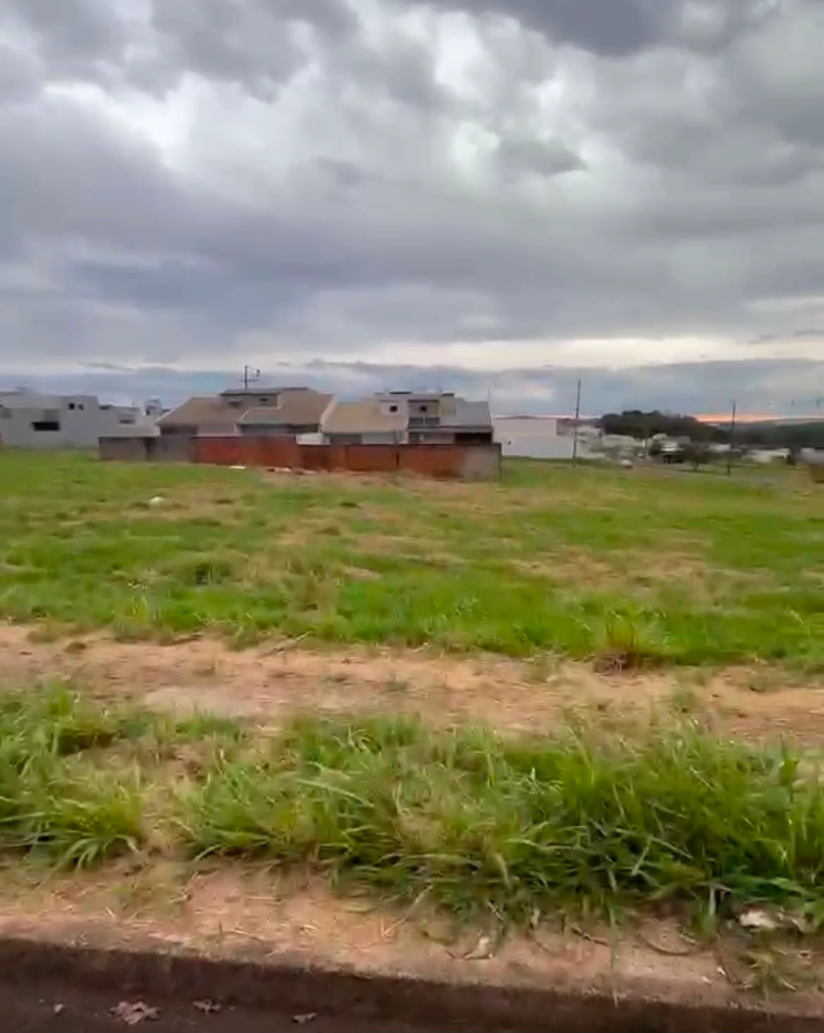 Terreno à venda no Veredas