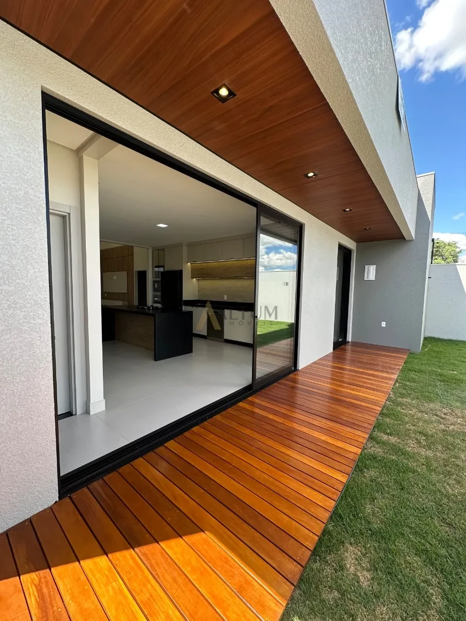 CASA TÉRREA SEMI- MOBILIADA  COM 3 SUÍTES, ENERGIA SOLAR E AUTOMAÇÃO – COLINAS  TROPICAL | CASCAVEL