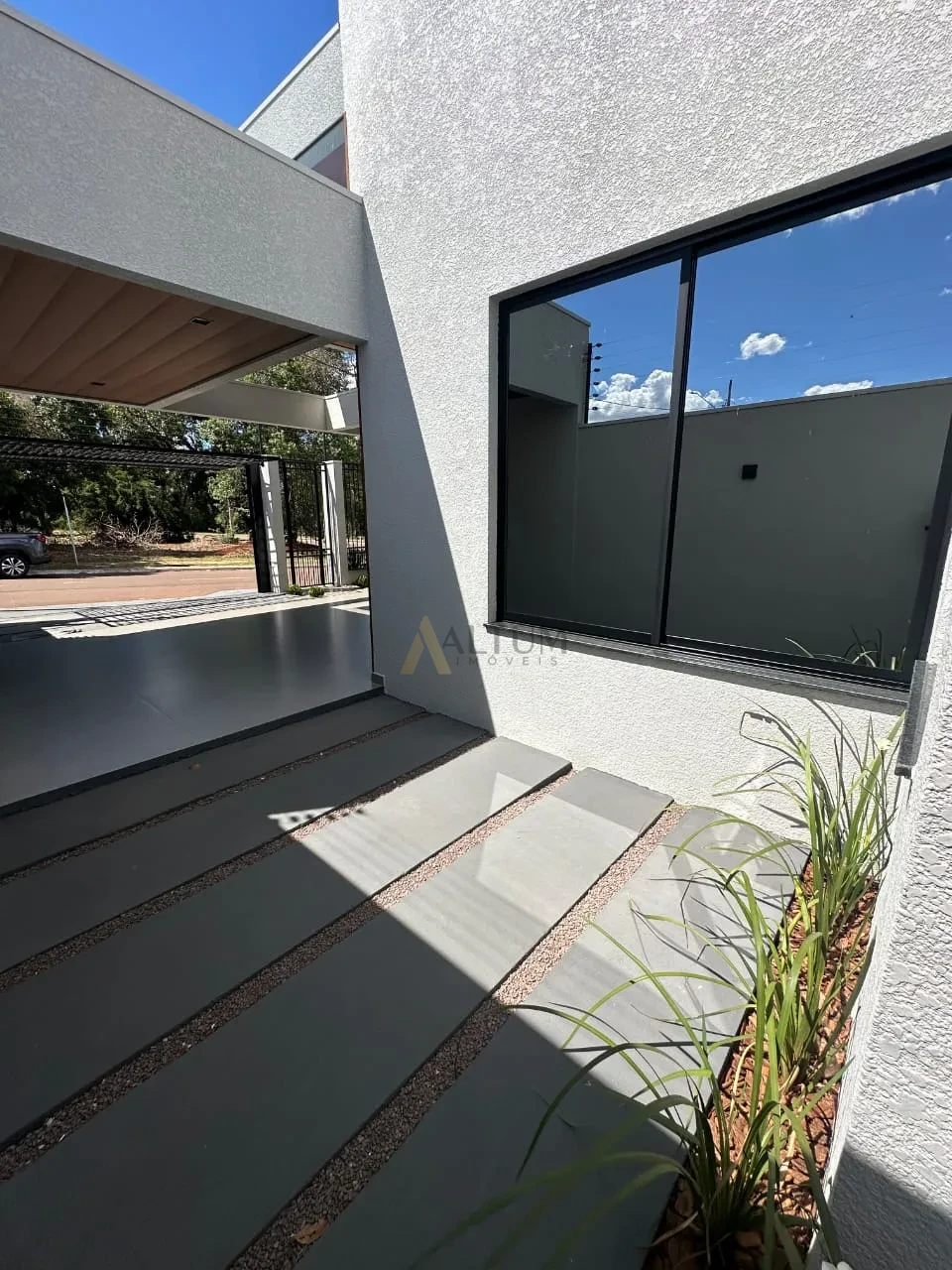 CASA TÉRREA SEMI- MOBILIADA  COM 3 SUÍTES, ENERGIA SOLAR E AUTOMAÇÃO – COLINAS  TROPICAL | CASCAVEL