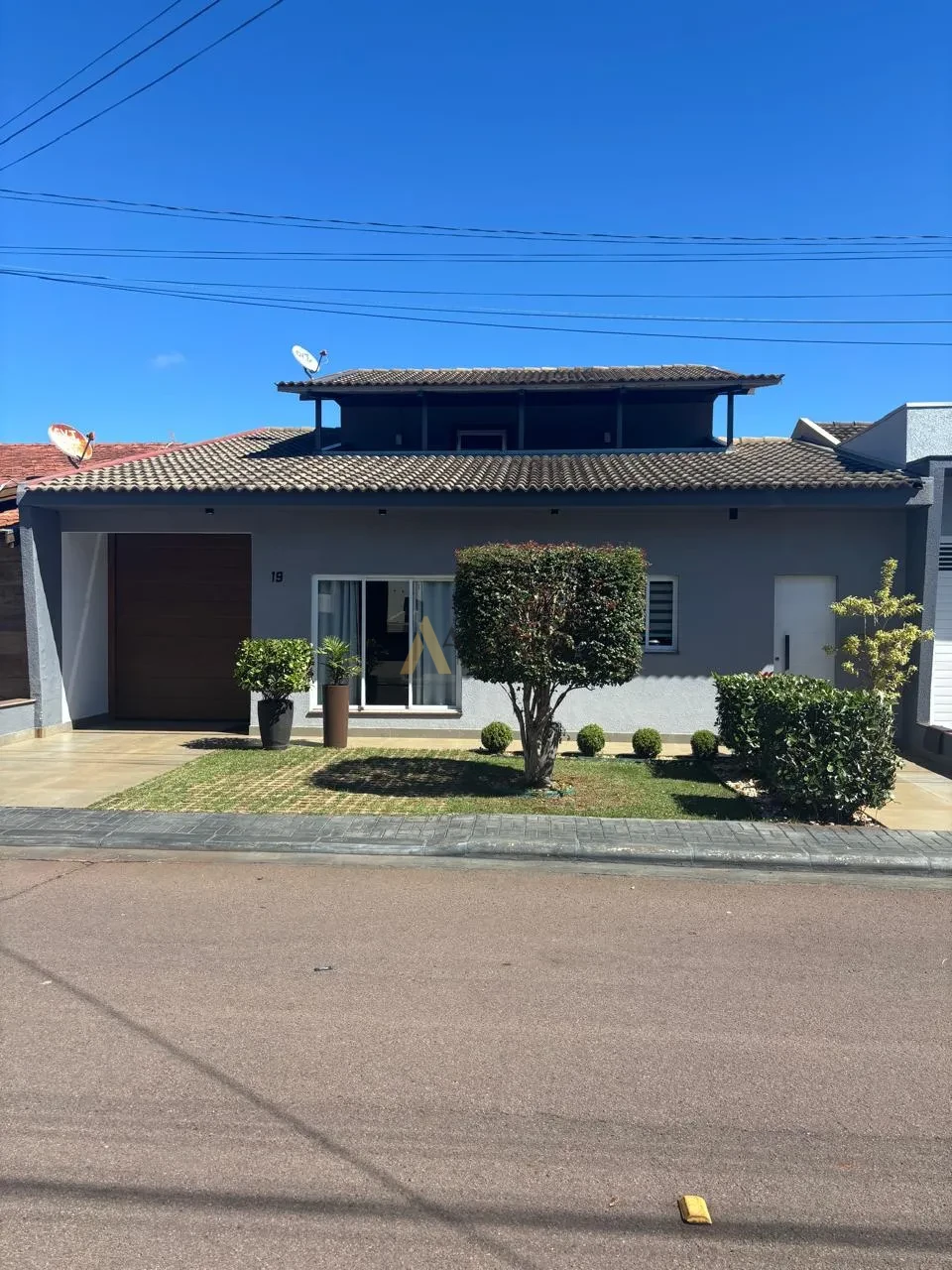 Casa Térrea Mobiliada em Condomínio Fechado no Country