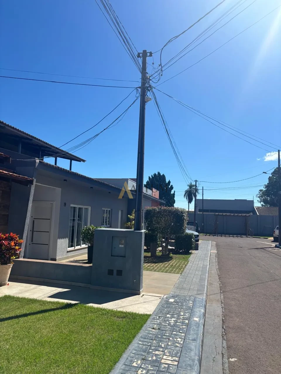 Casa Térrea Mobiliada em Condomínio Fechado no Country