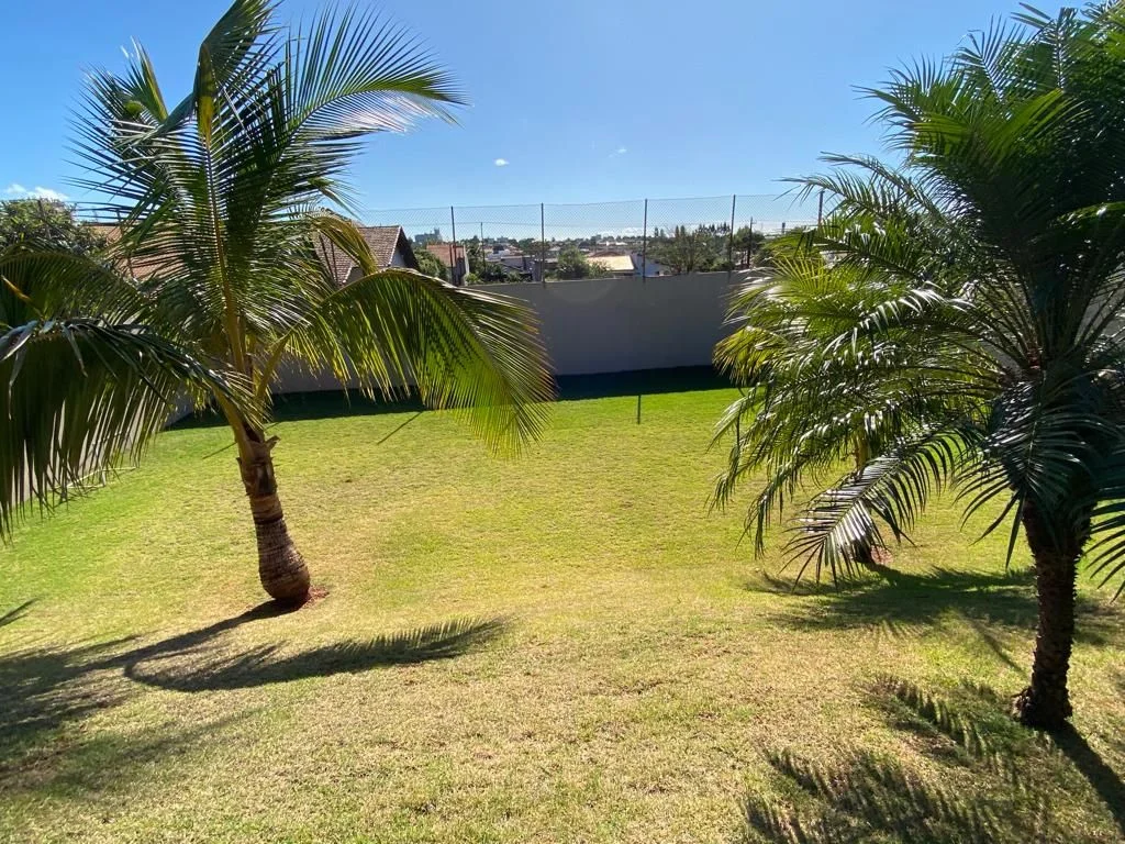Sobrado de alto padrão à venda próximo ao centro com 370m²