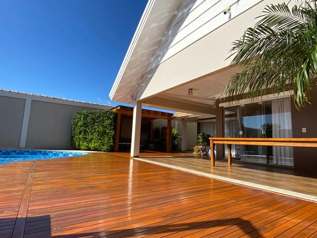 Sobrado de alto padrão à venda próximo ao centro com 370m²