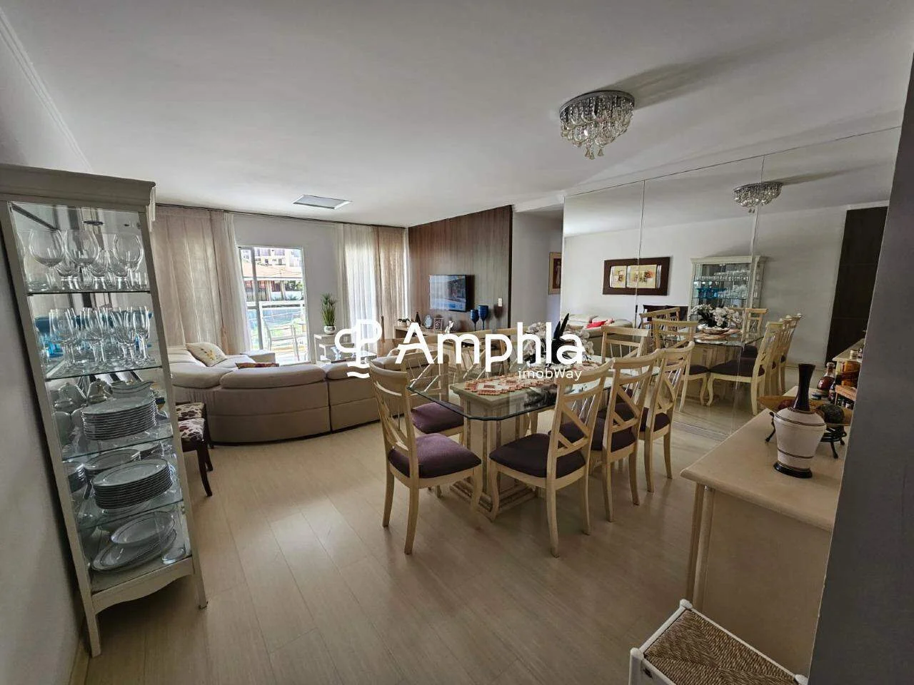Apartamento semimobiliado com 2 dormitórios a venda, 115,95m² - Centro, Cascavel/ PR