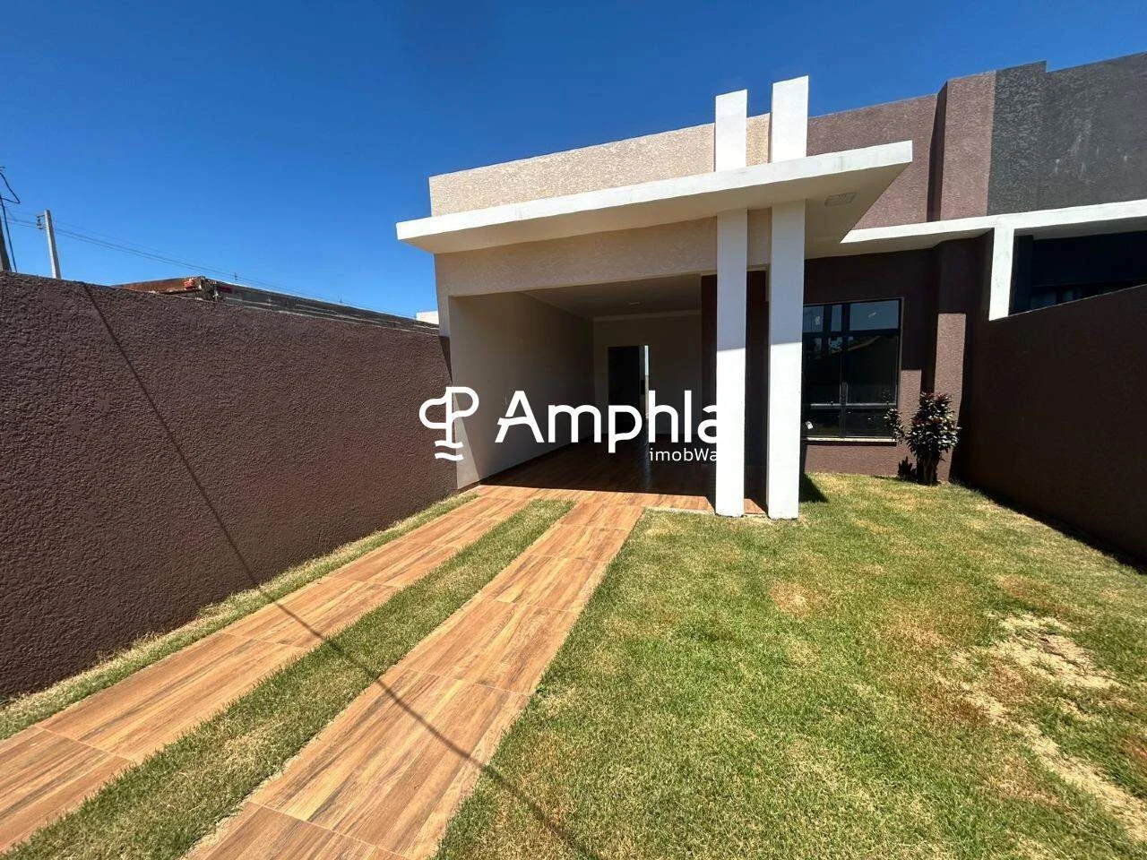 Linda casa com 2 quartos sendo 1 suíte