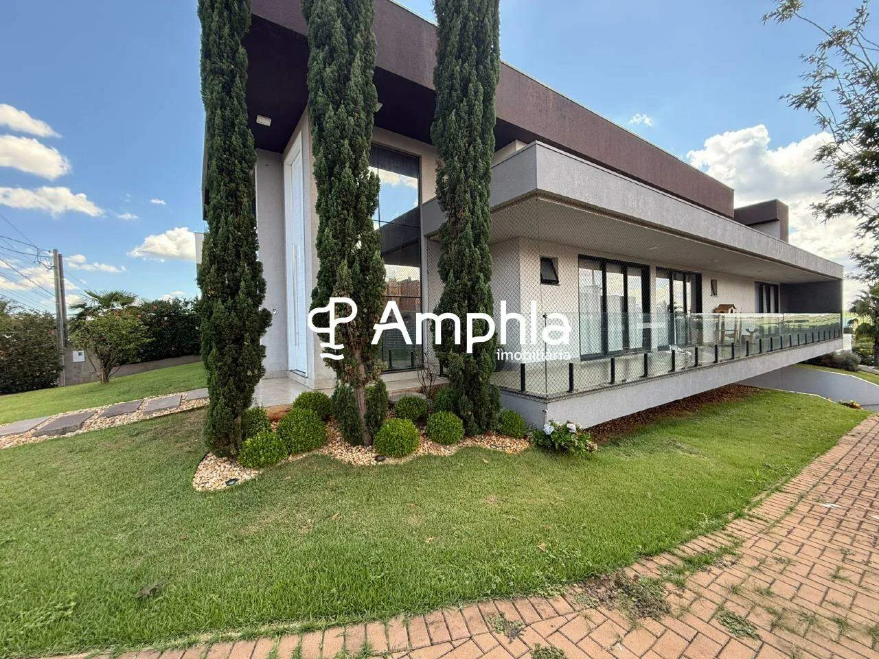 Casa mobiliada com 3 suítes à venda, 341m² - Treviso, Cascavel-PR