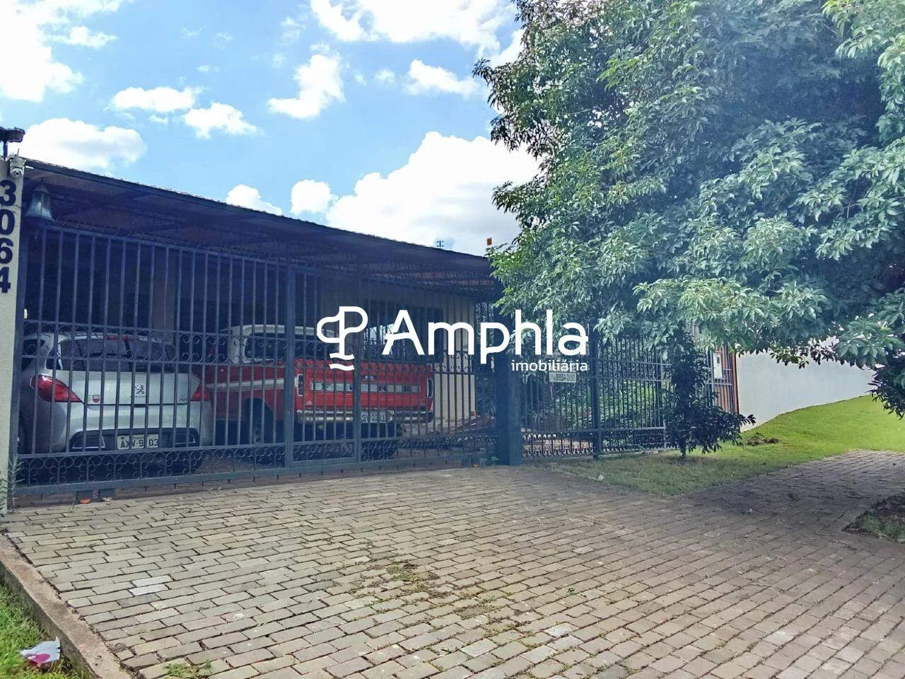 Casa semimobiliada com 3 dormitórios à venda, 175m² - Pacaembu, Cascavel-PR