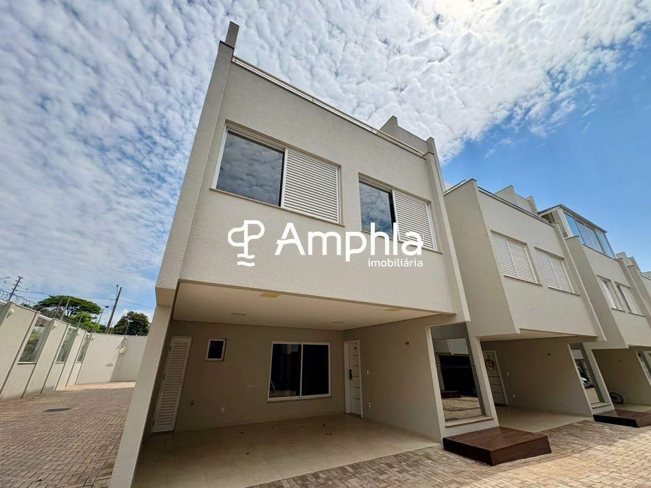 Sobrado Triplex semi mobiliado com 3 dormitórios à venda, 170m² - Pioneiros Catarinense, Cascavel-PR