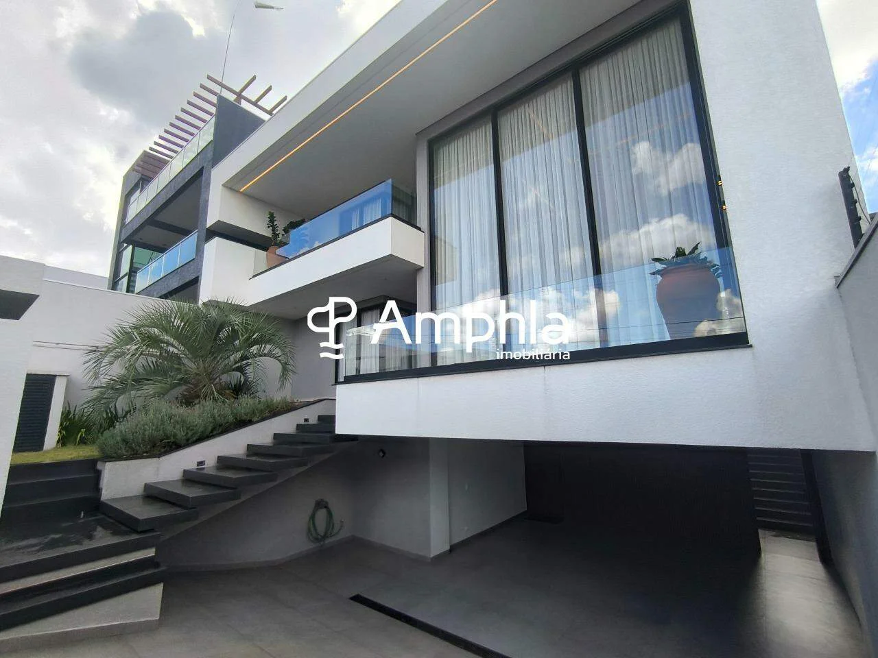 Sobrado mobiliado com 3 suítes à venda, 400m² - Tropical II, Cascavel-PR