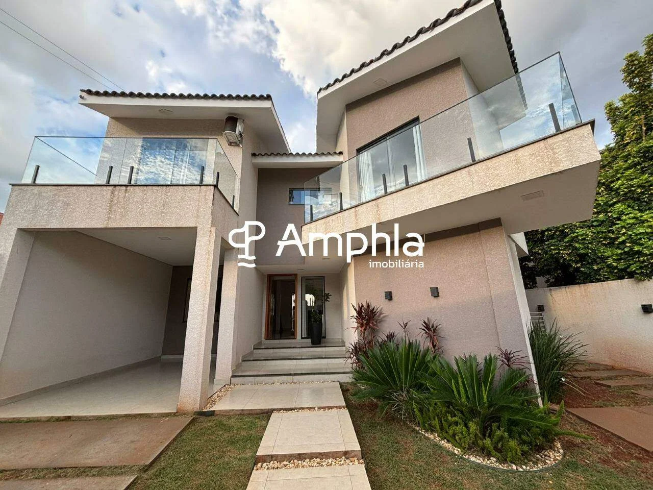 Sobrado com 3 dormitórios à venda, 251,70m² - Canadá, Cascavel-PR
