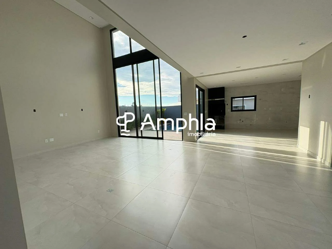 Sobrado com 4 suítes à venda, 294,31m² - Cataratas, Cascavel-PR