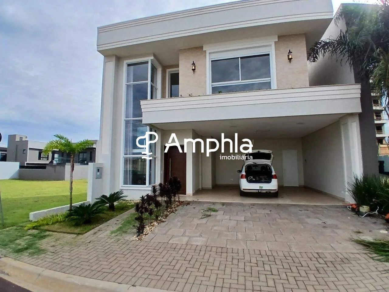 Sobrado semimobiliado com 3 suítes à venda, 211m² - Vila Firenze, Cascavel-PR