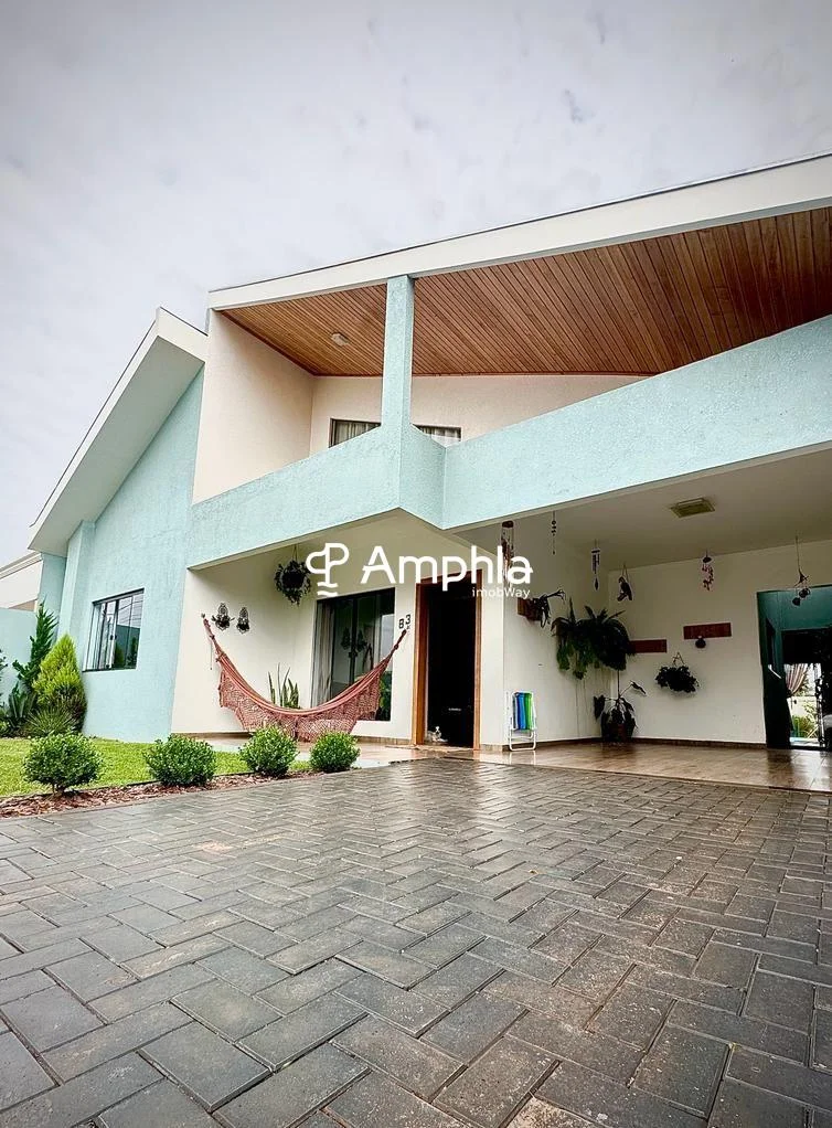 Linda casa com piscina e área de festas à venda no bairro Vila Gaúcha