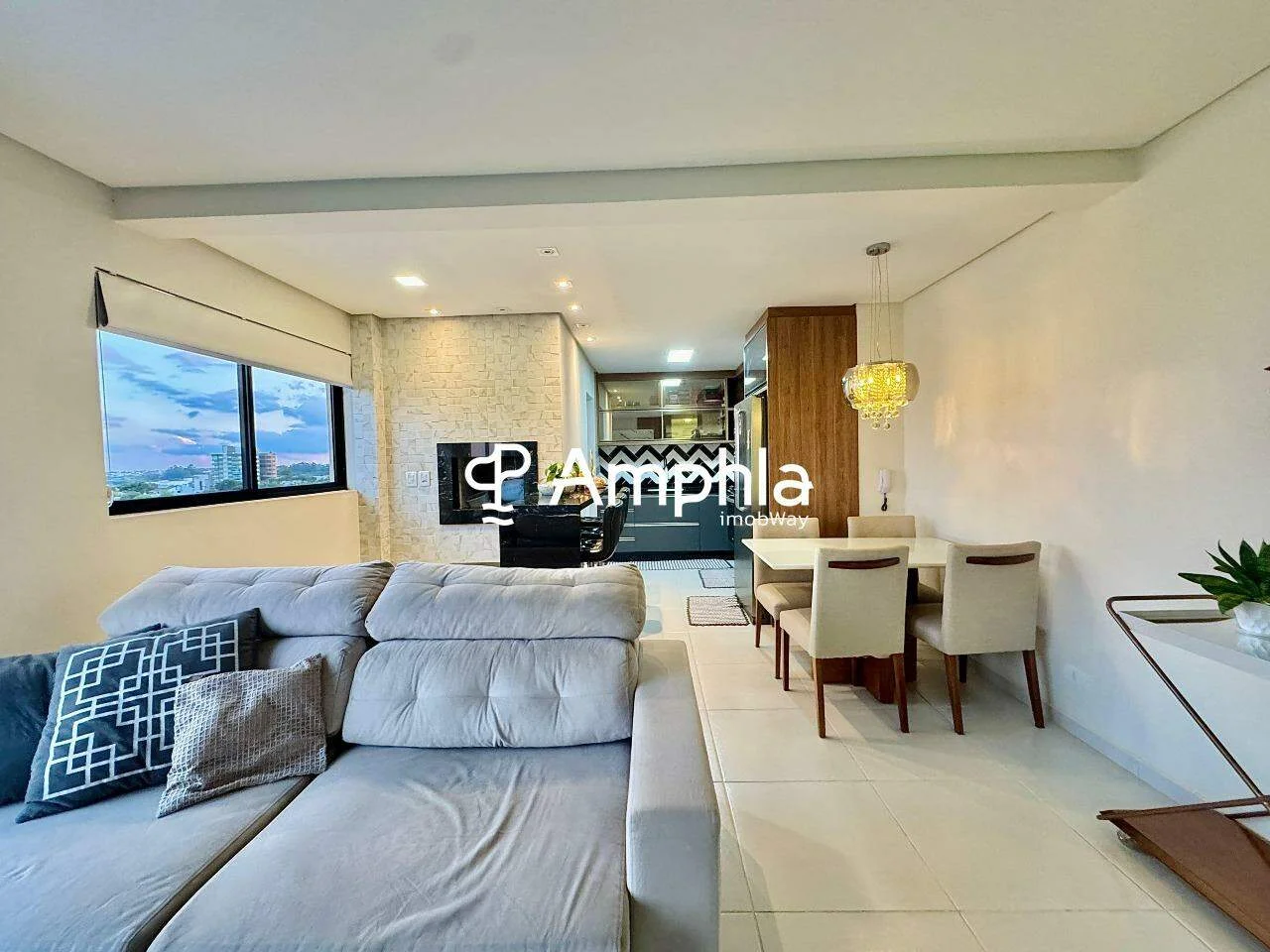 Apartamento semimobiliado com 2 dormitórios à venda, 78m² - Centro, Cascavel-PR