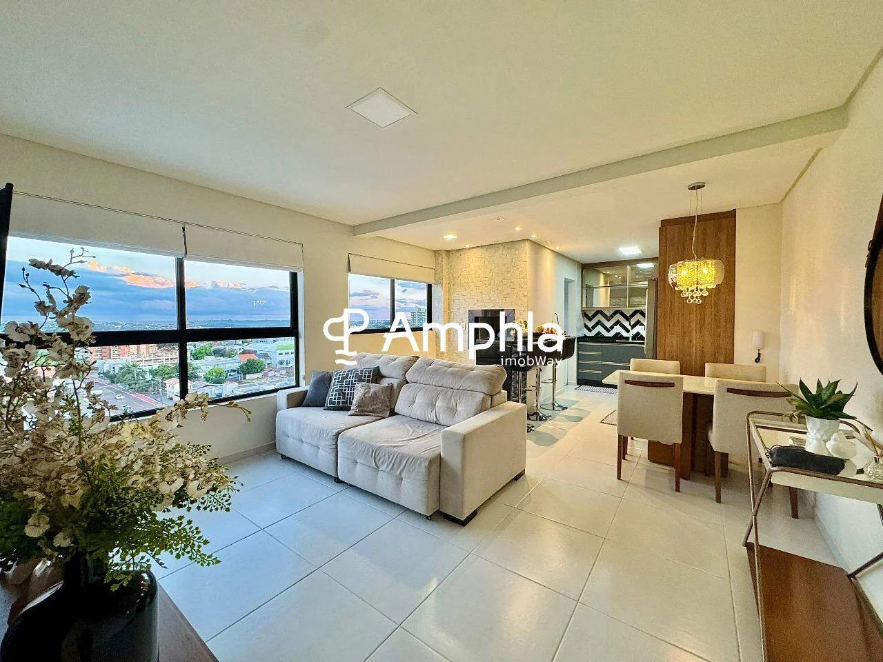 Apartamento semimobiliado com 2 dormitórios à venda, 78m² - Centro, Cascavel-PR