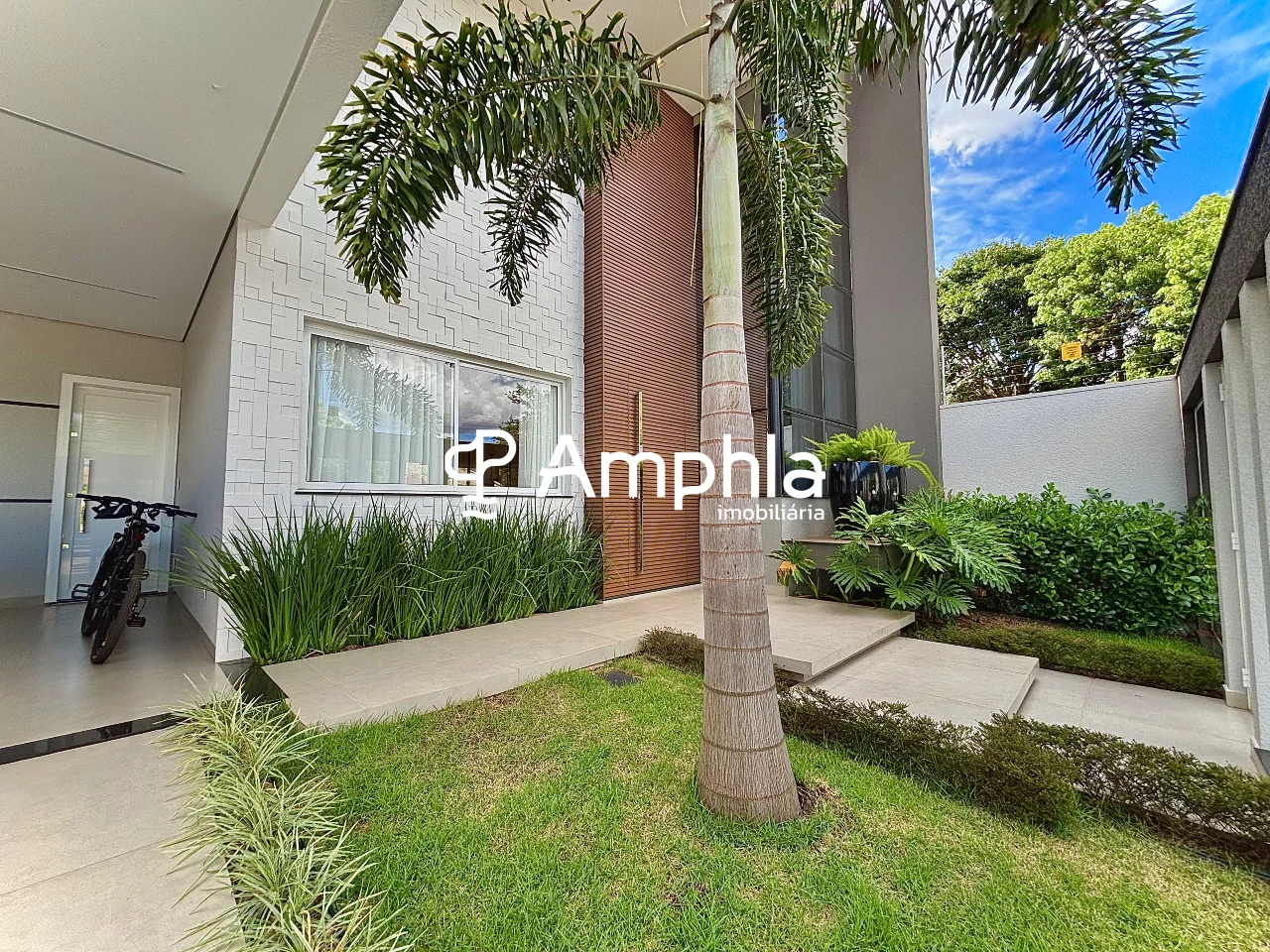 Sobrado com 4 suítes à venda, 347,80m² - Maria Luiza, Cascavel/PR