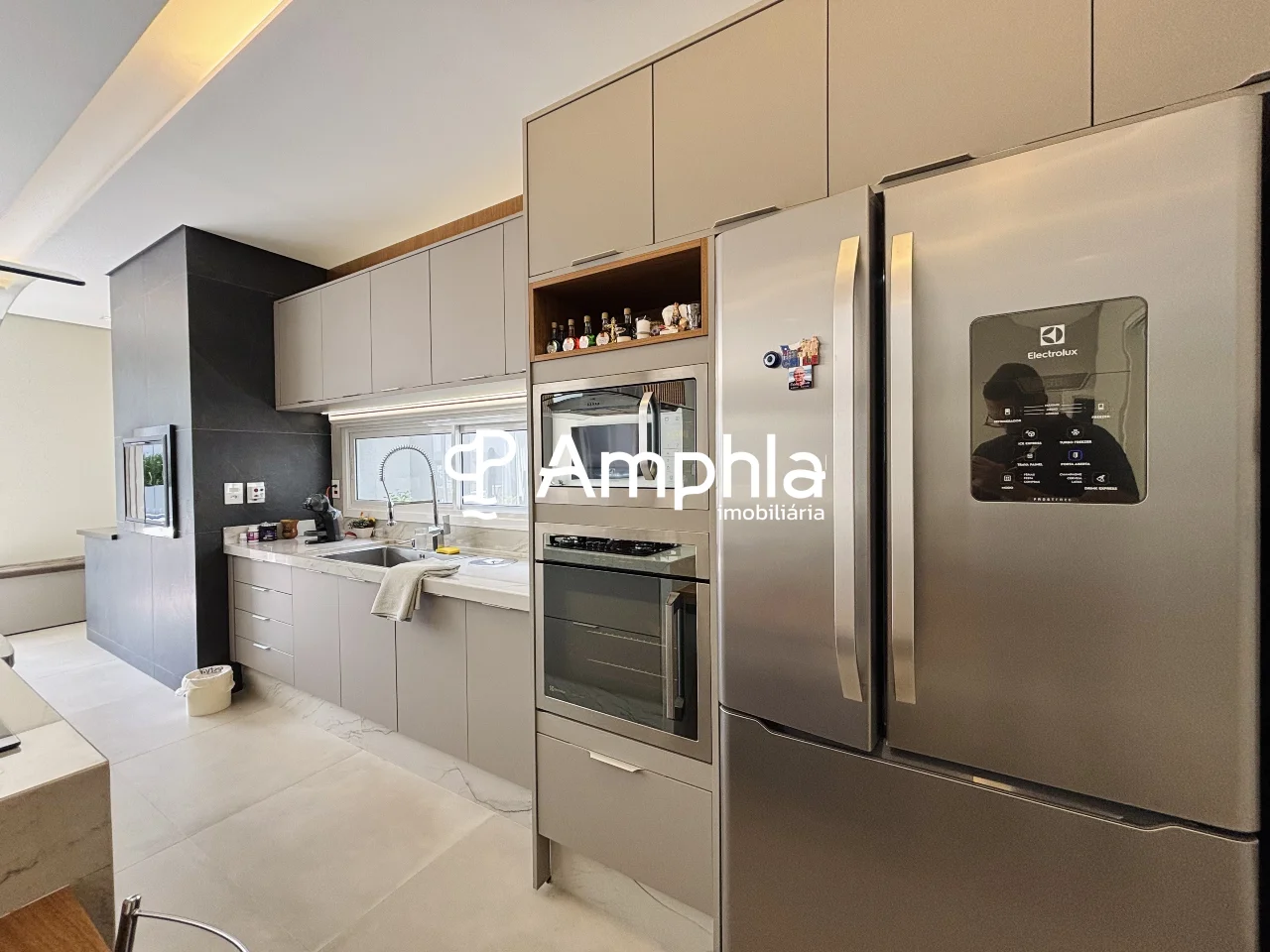 Sobrado com 4 suítes à venda, 347,80m² - Maria Luiza, Cascavel/PR