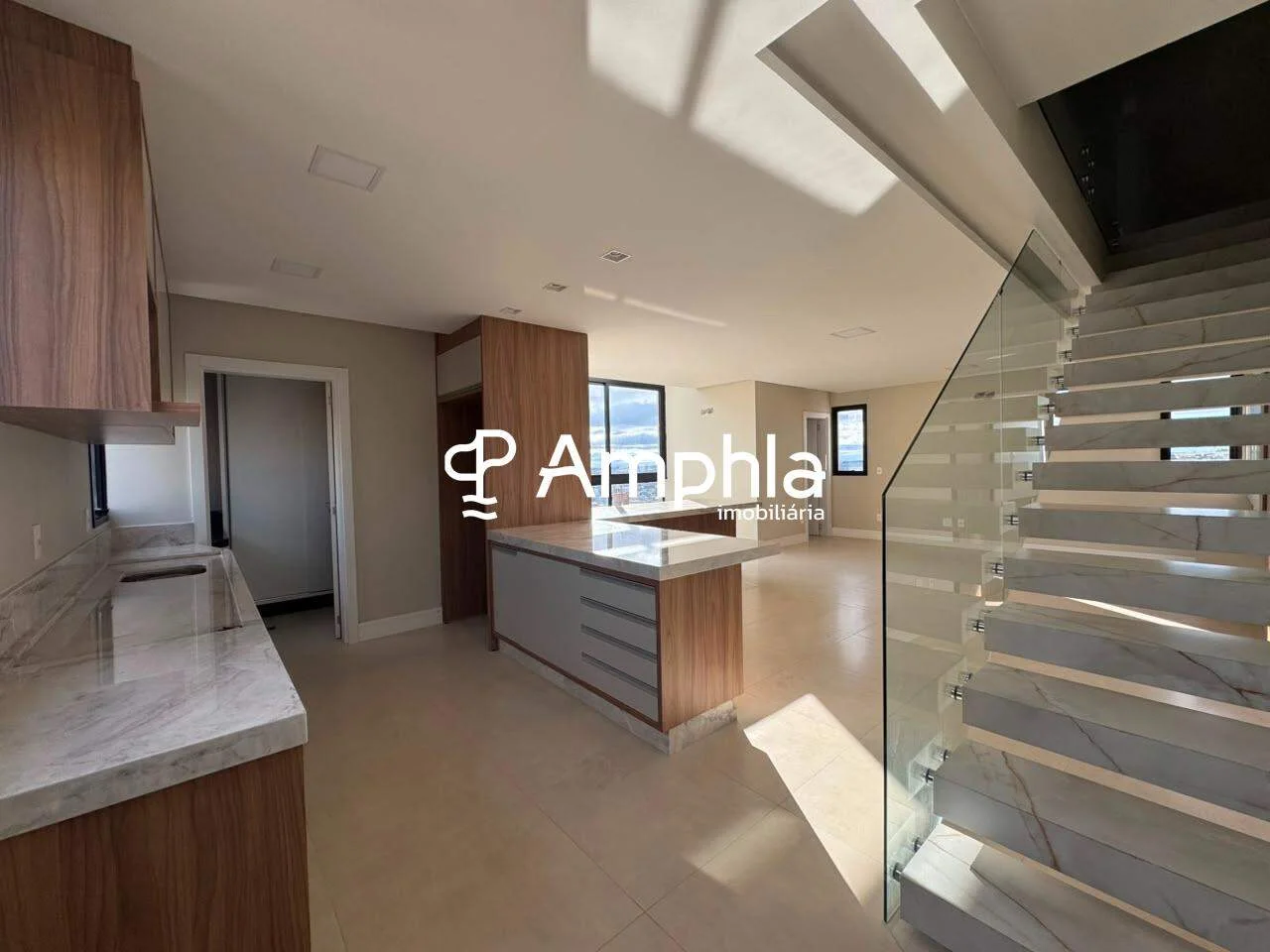 Apartamento Duplex Semimobiliado com 3 suítes à venda, 127m² - Centro, Cascavel-PR