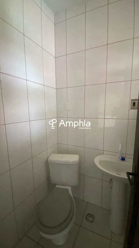 SOBRADO TRIPLEX, LOCALIZADO NA VILA INDUSTRIAL.