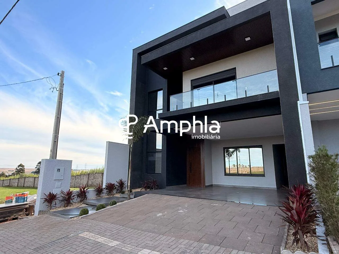 Sobrado com 1 suíte e 2 dormitórios, 220 m² - Condomínio Fechado, Cascavel/PR