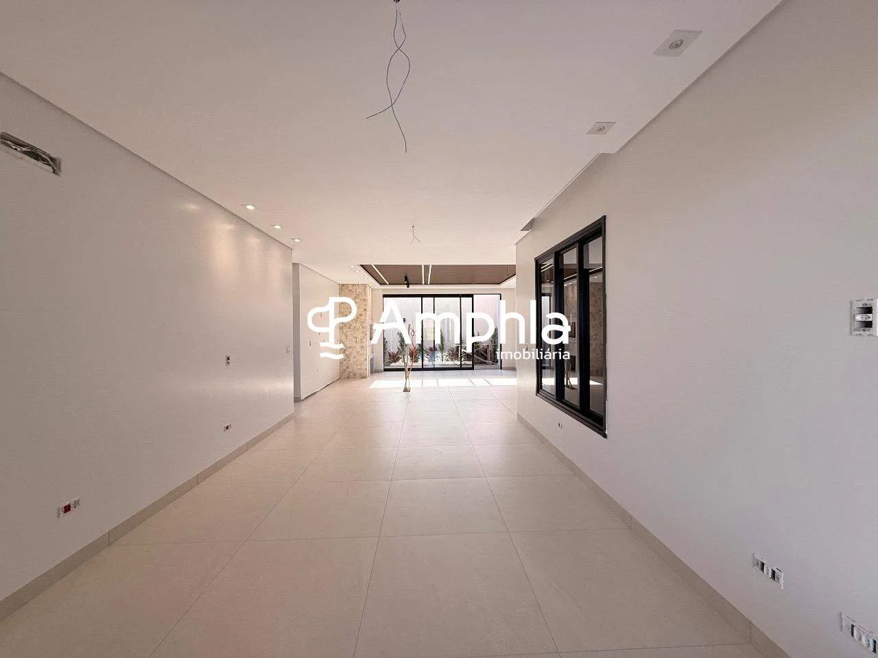 Sobrado com 1 suíte e 2 dormitórios, 220 m² - Condomínio Fechado, Cascavel/PR