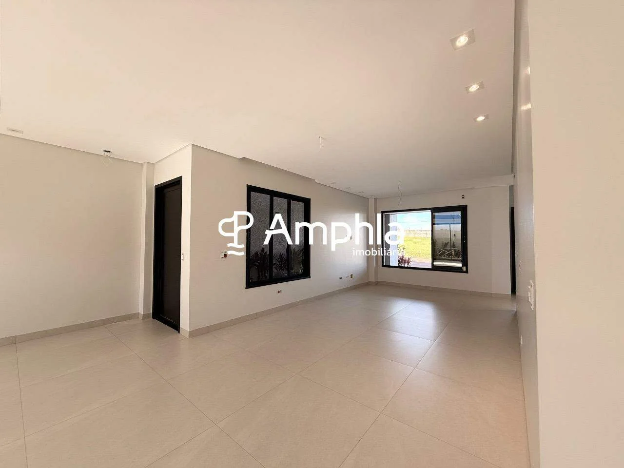 Sobrado com 1 suíte e 2 dormitórios, 220 m² - Condomínio Fechado, Cascavel/PR