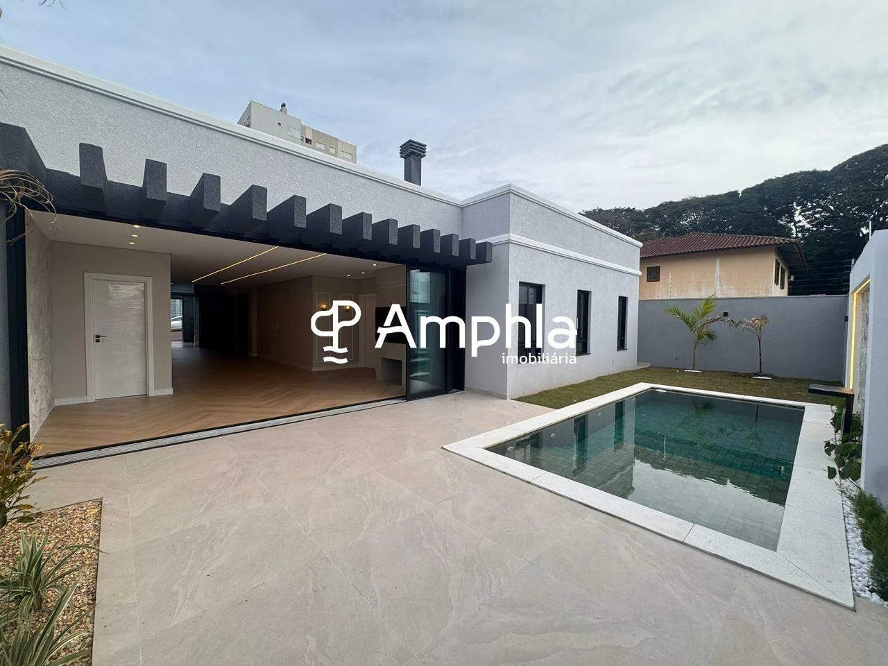 Casa com 3 suítes à venda, 330,98 m² - Centro, Cascavel-PR