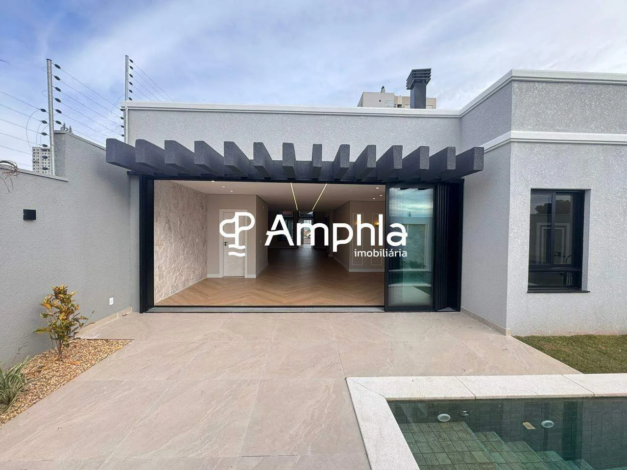 Casa com 3 suítes à venda, 330,98 m² - Centro, Cascavel-PR