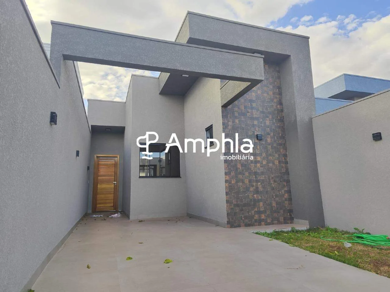 Casa Térrea Moderna com 1 Suíte + 1 Quarto e Fachada Imponente