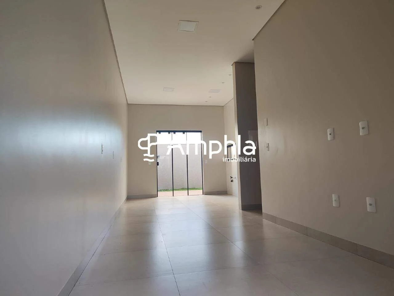 Casa Térrea Moderna com 1 Suíte + 1 Quarto e Fachada Imponente