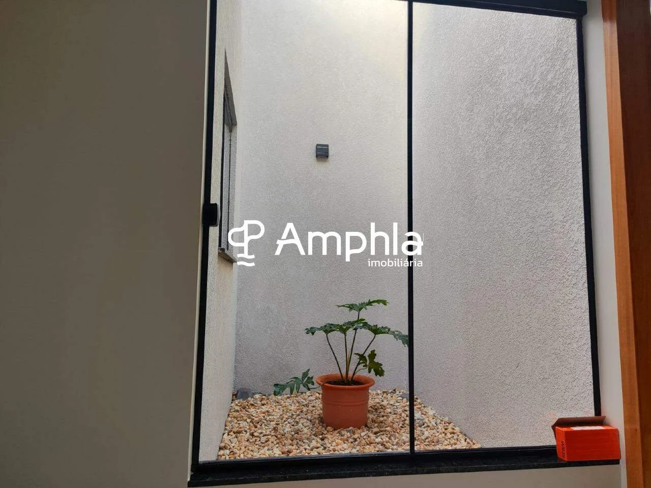 Casa Térrea Moderna com 1 Suíte + 1 Quarto e Fachada Imponente