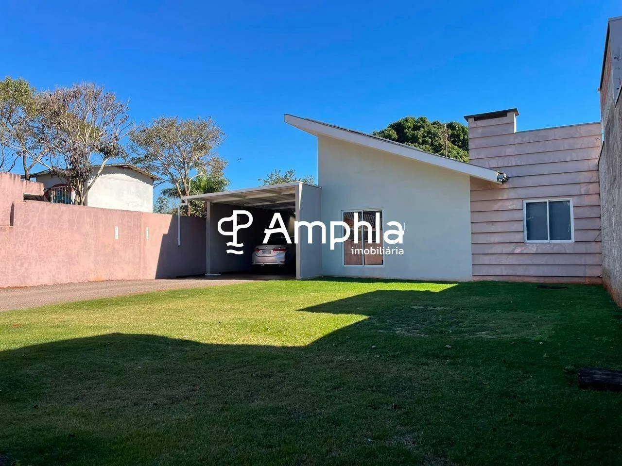 Excelente Imóvel com Duas Casas – Espaço e Rentabilidade