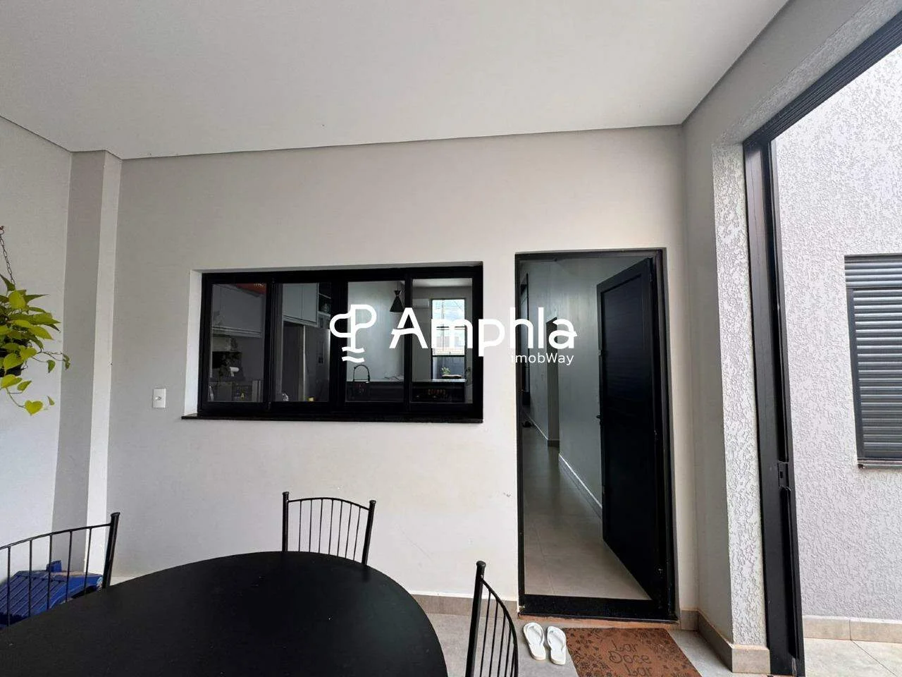Casa nova com moveis planejados e piscina