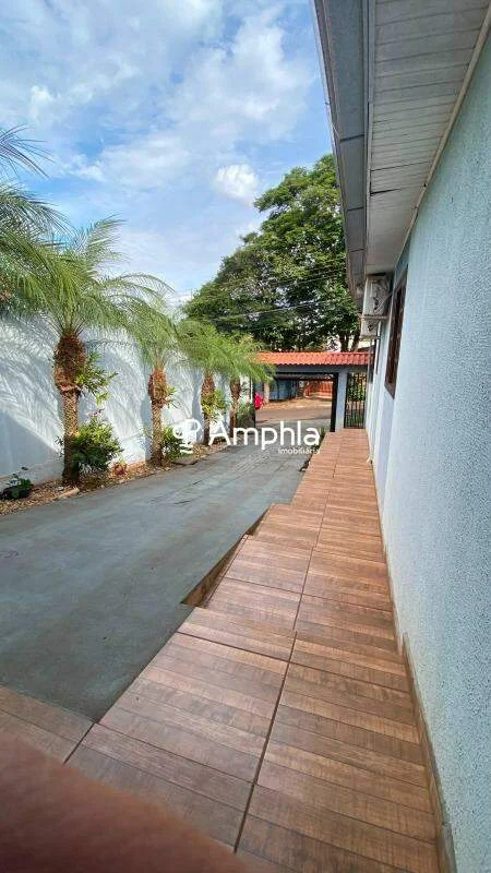 Casa Ampla com Piscina e Área de Festas