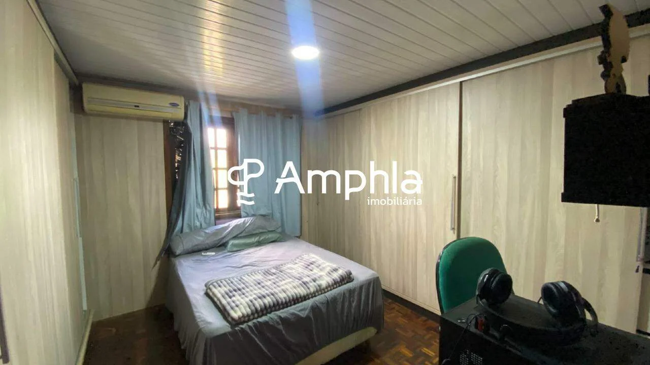 Casa Ampla com Piscina e Área de Festas