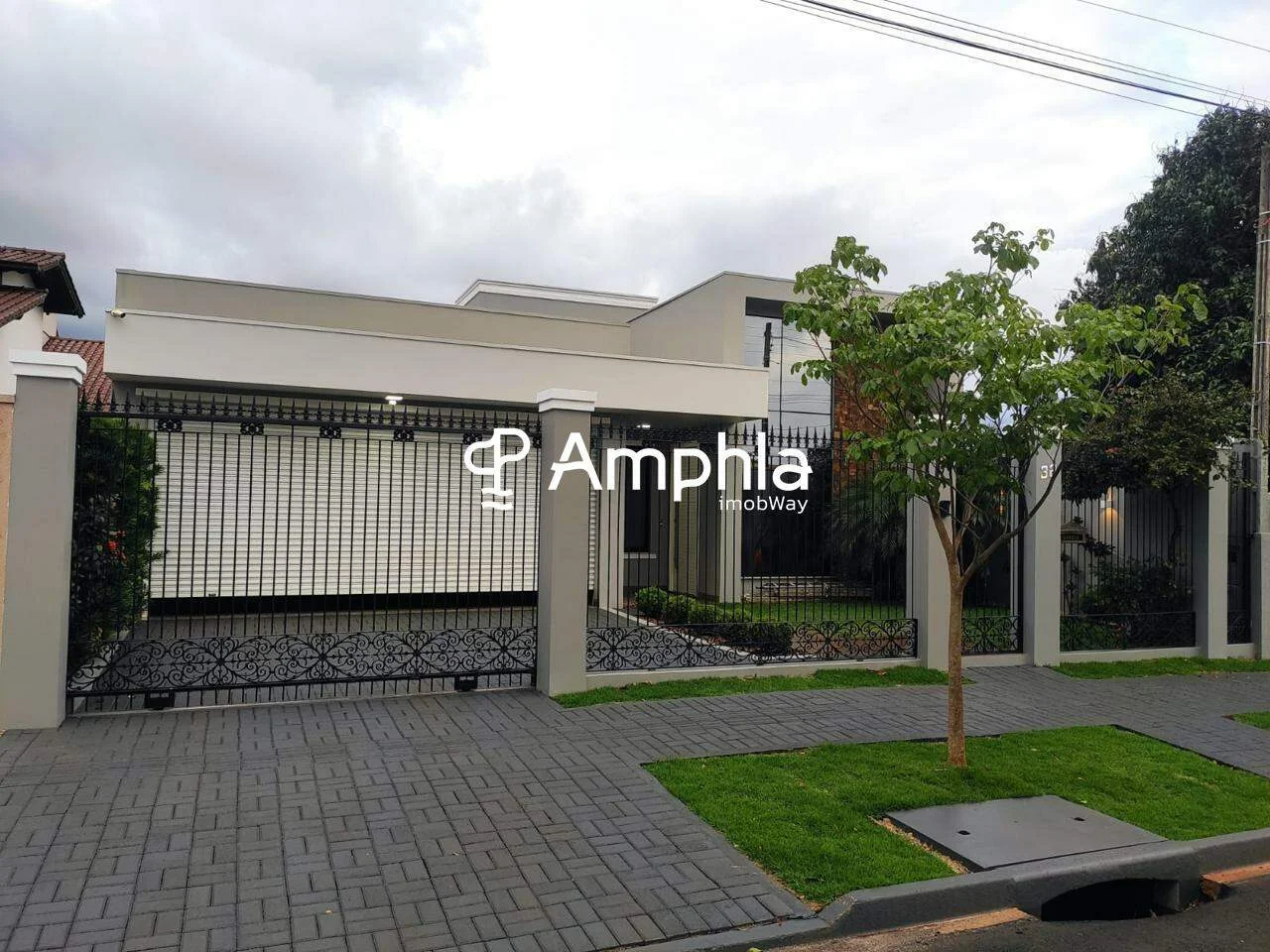 Casa com móveis planejados e piscina à venda no bairro Ana Paula