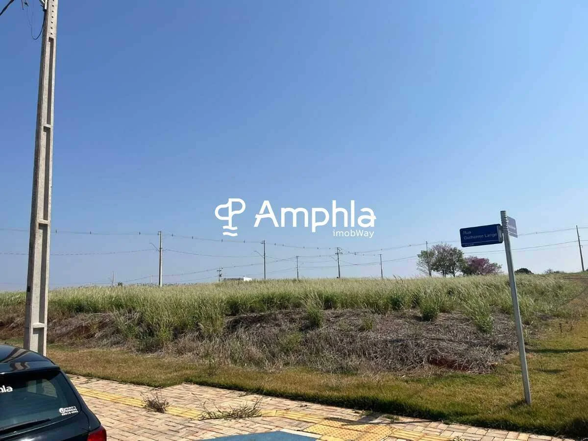 Lote de esquina com ótima localização à venda no Loteamento Prediger
