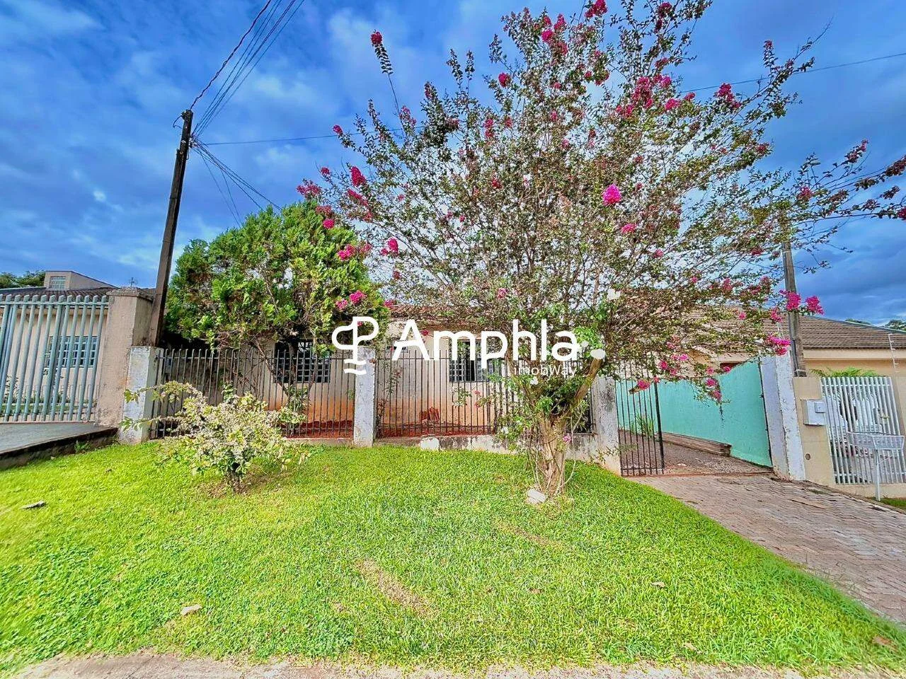 Casa a venda com 480m² de terreno - Bairro Pacaembu, Cascavel-PR