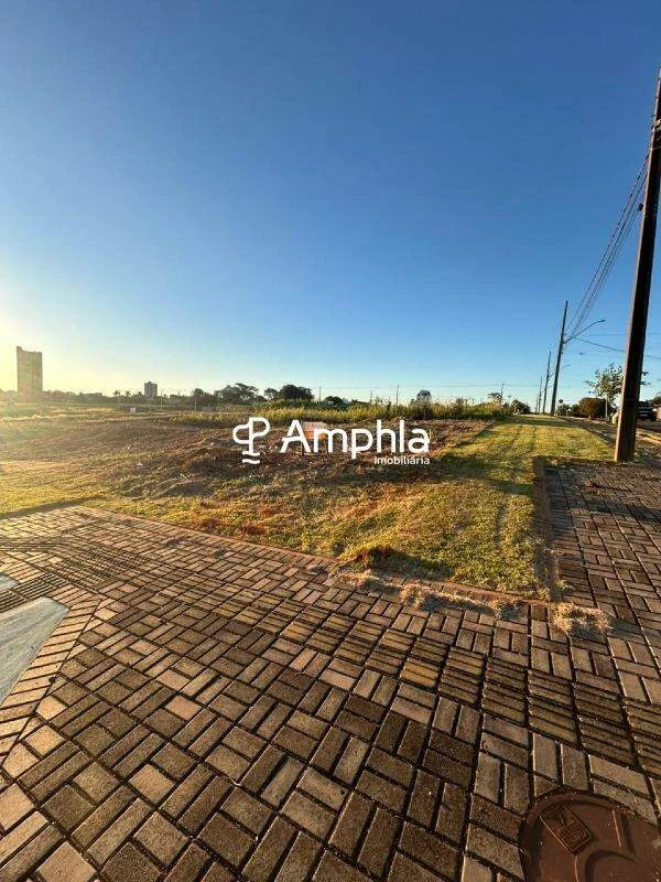 Lote com excelente tamanho e localização privilegiada à venda no bairro Ana Paula