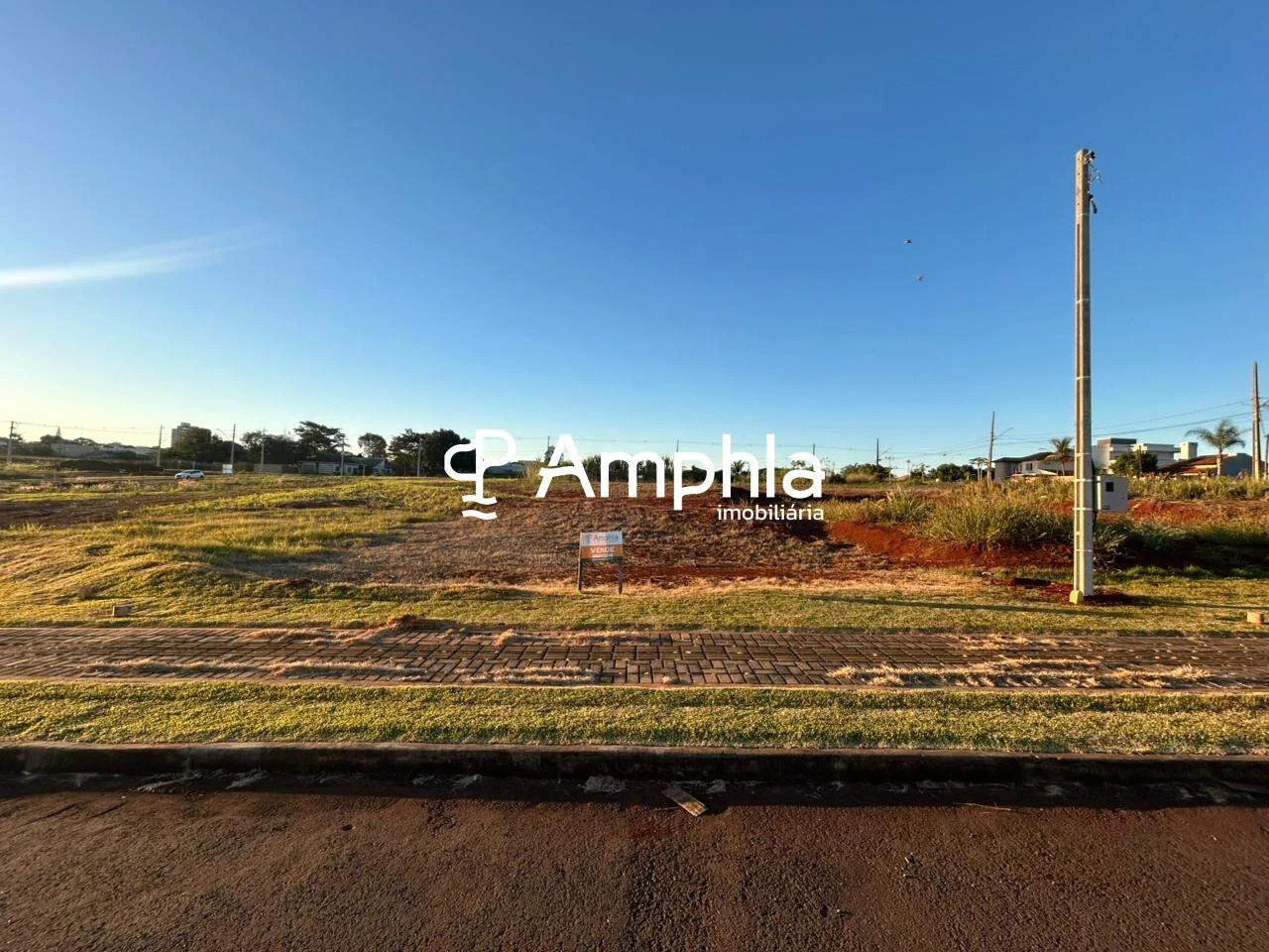 Lote com excelente tamanho e localização privilegiada à venda no bairro Ana Paula