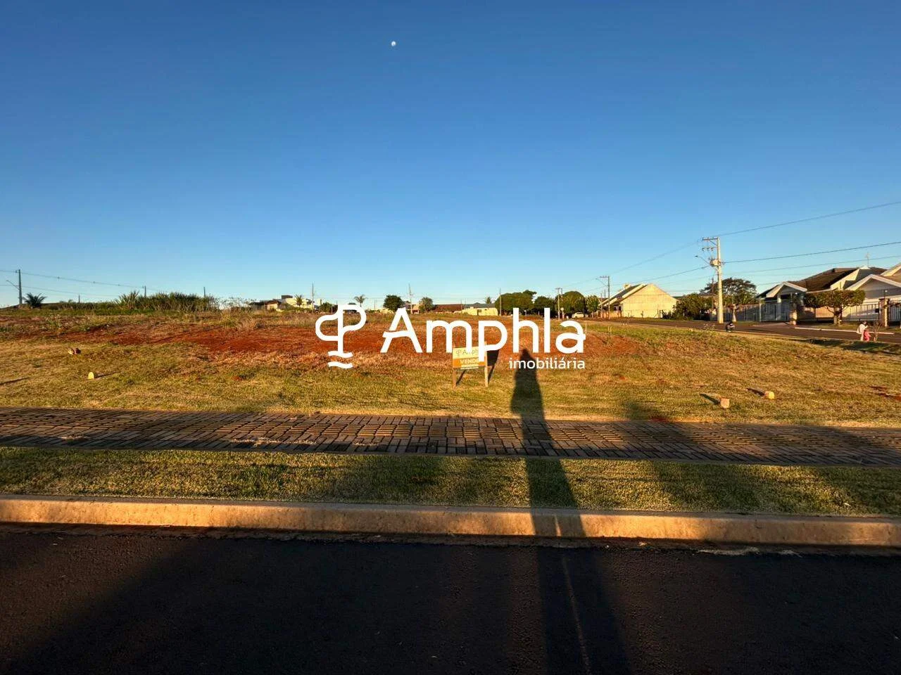 Lote com excelente tamanho e localização privilegiada à venda no bairro Ana Paula