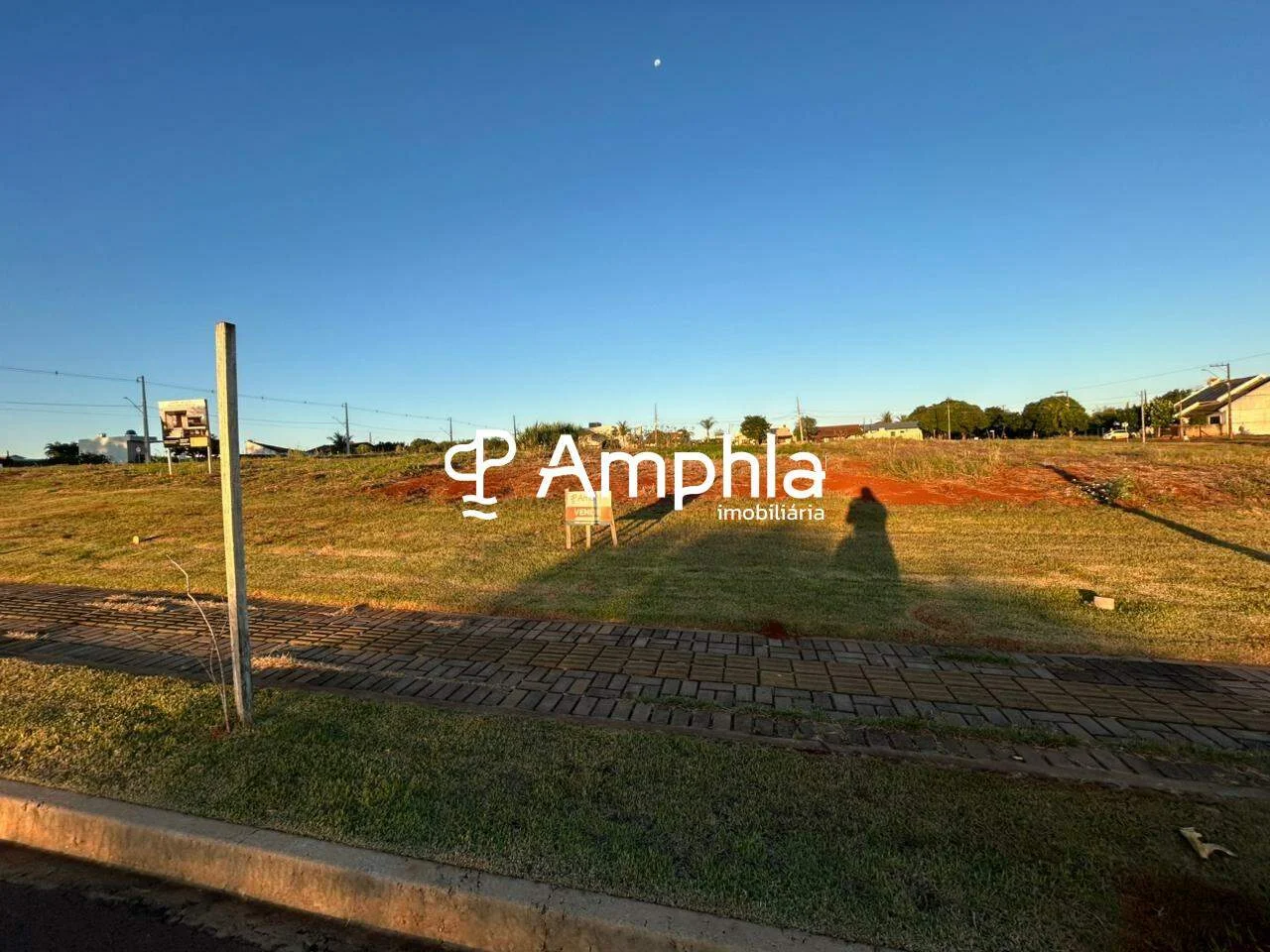 Lote com excelente tamanho e localização privilegiada à venda no bairro Ana Paula