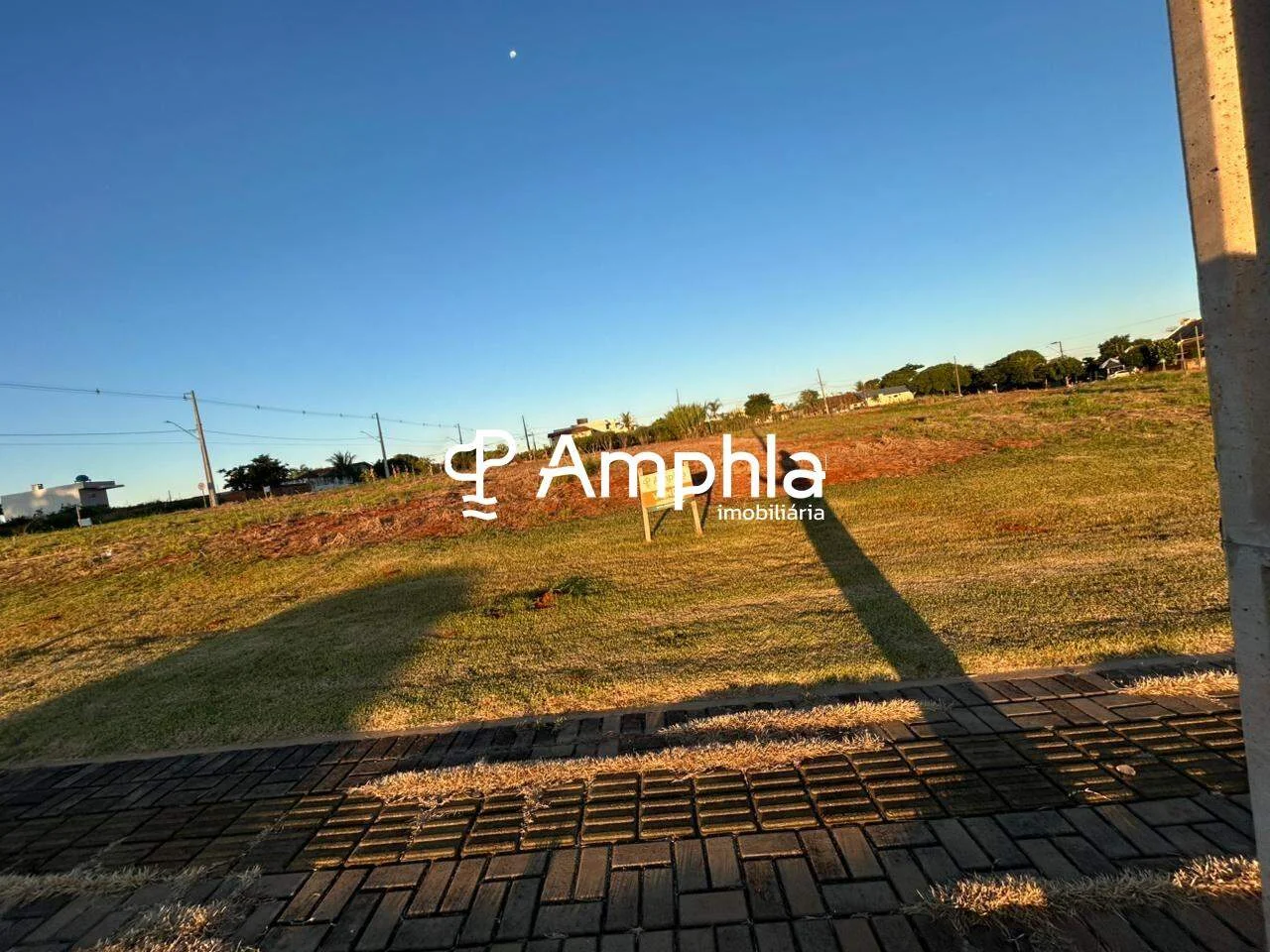 Lote com excelente tamanho e localização privilegiada à venda no bairro Ana Paula
