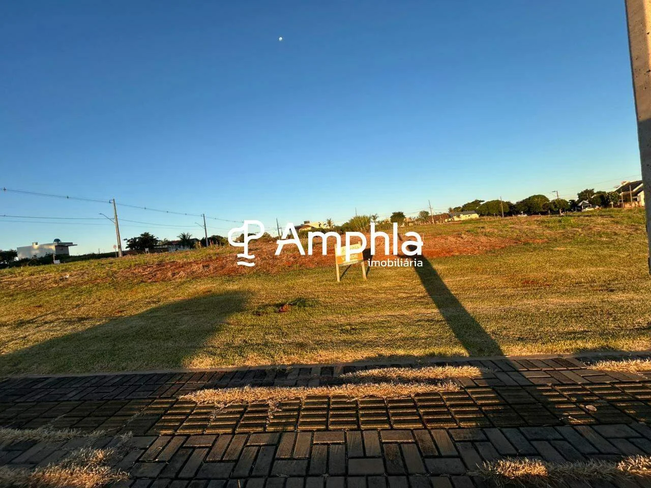 Lote com excelente tamanho e localização privilegiada à venda no bairro Ana Paula