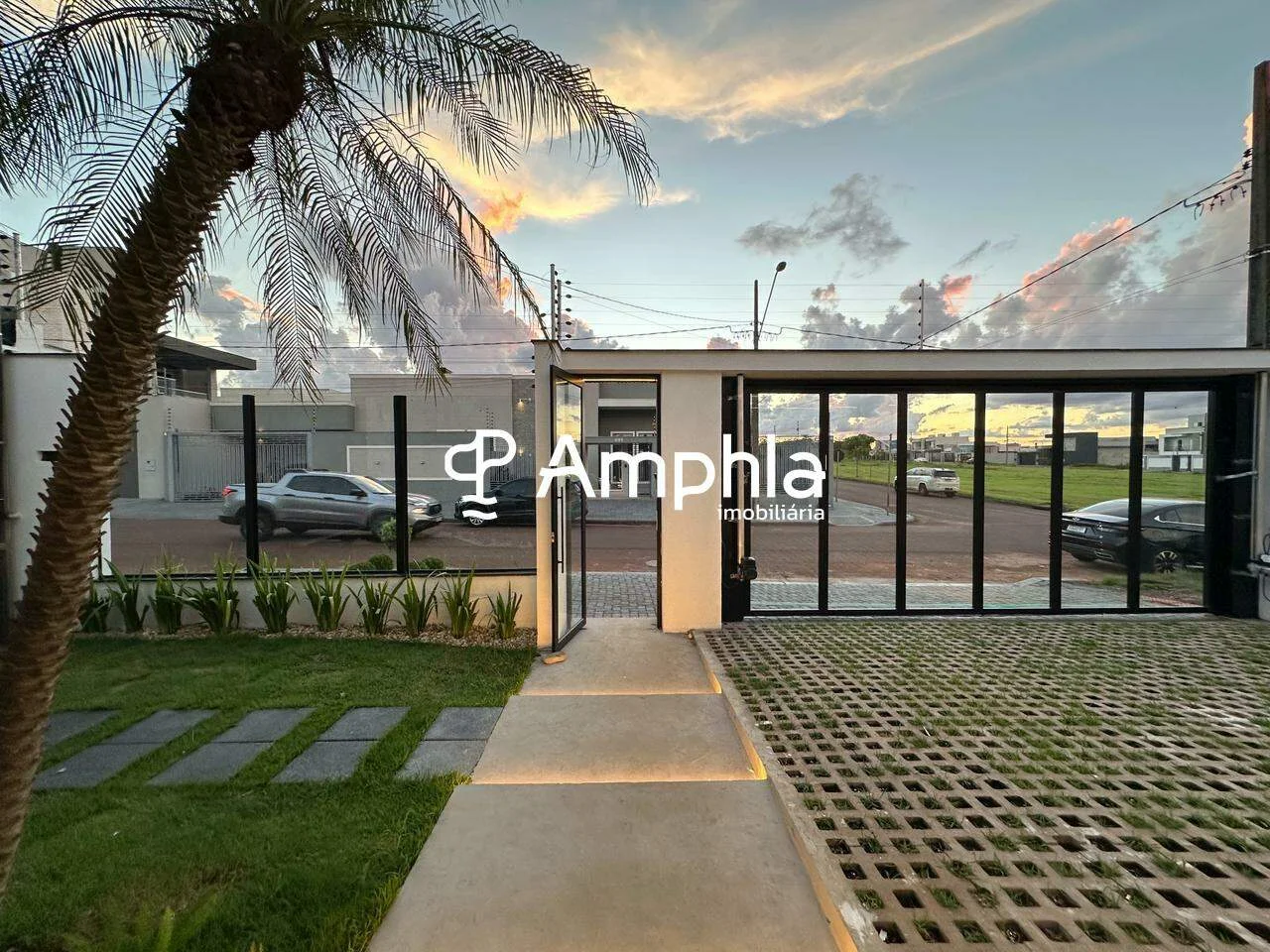 Casa com 3 suítes à venda, 230m² - Tropical III, Cascavel-PR
