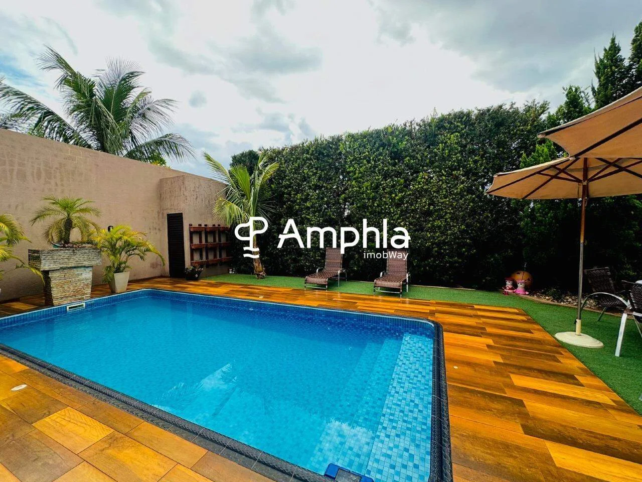 Linda casa com piscina e área de festa