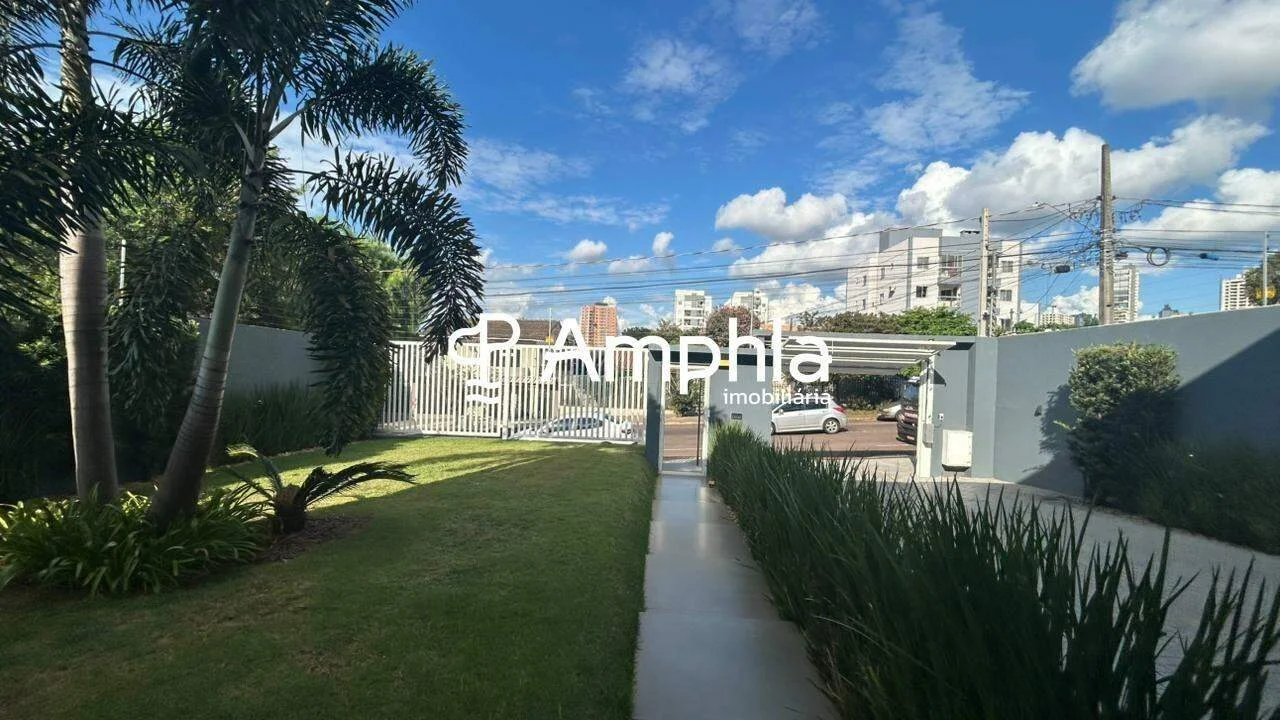 Sobrado semimobiliado com 4 dormitórios à venda, 446,48m² - Centro, Cascavel/PR