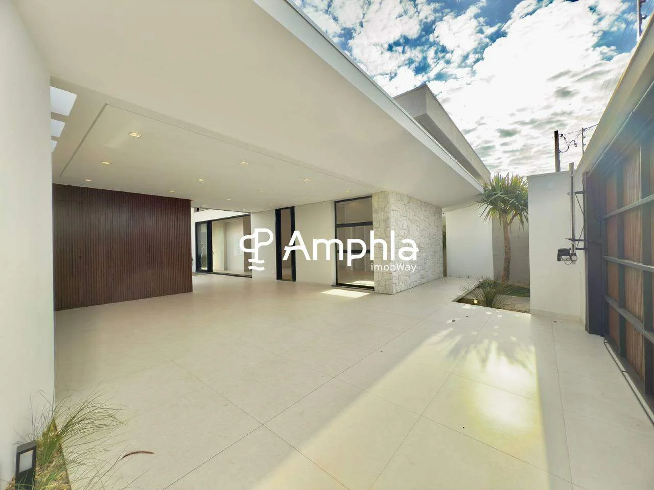 Casa Térrea de Alto Padrão – Colinas Tropical